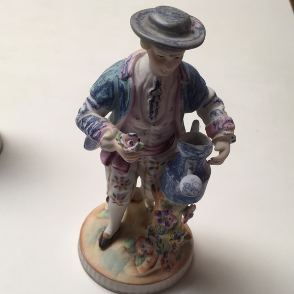 Two vintage hand-painted porcelain figurines. - Picture 2 of 12
